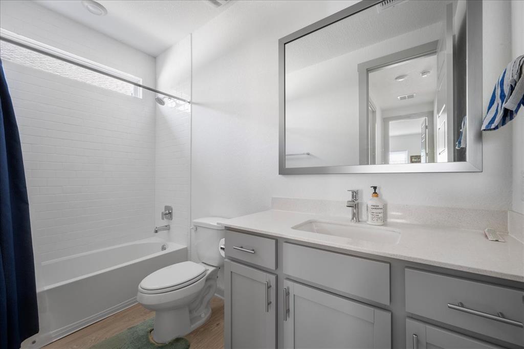 420 Deerpath St Property Photo 19