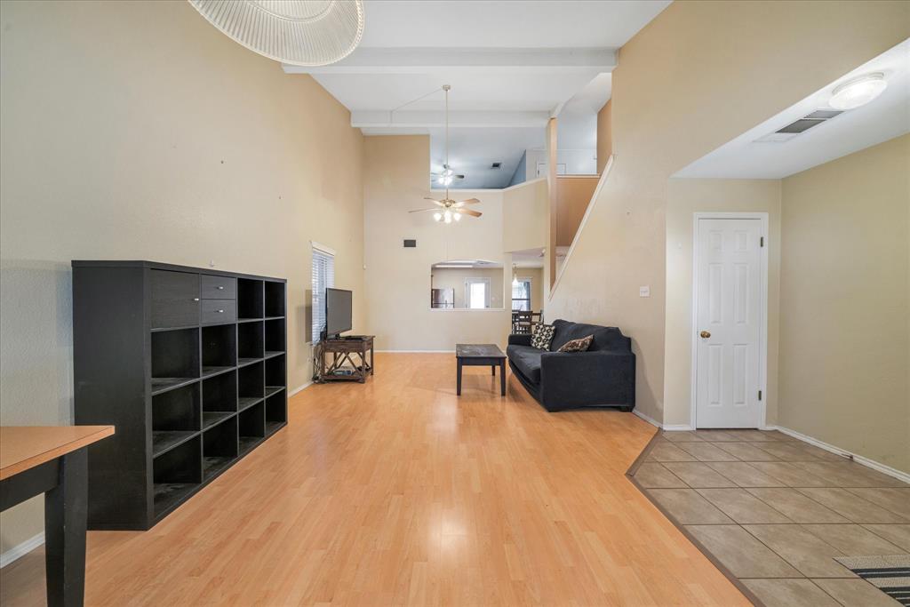 11925 Kilmartin Ln Property Photo 6
