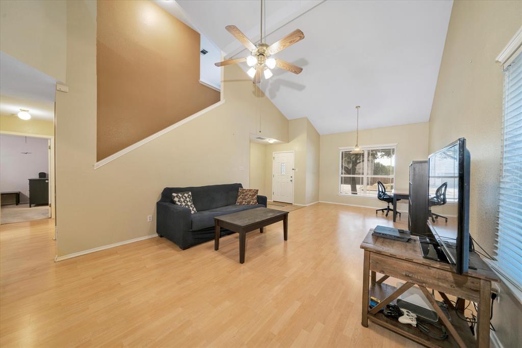 11925 Kilmartin Ln Property Photo 7
