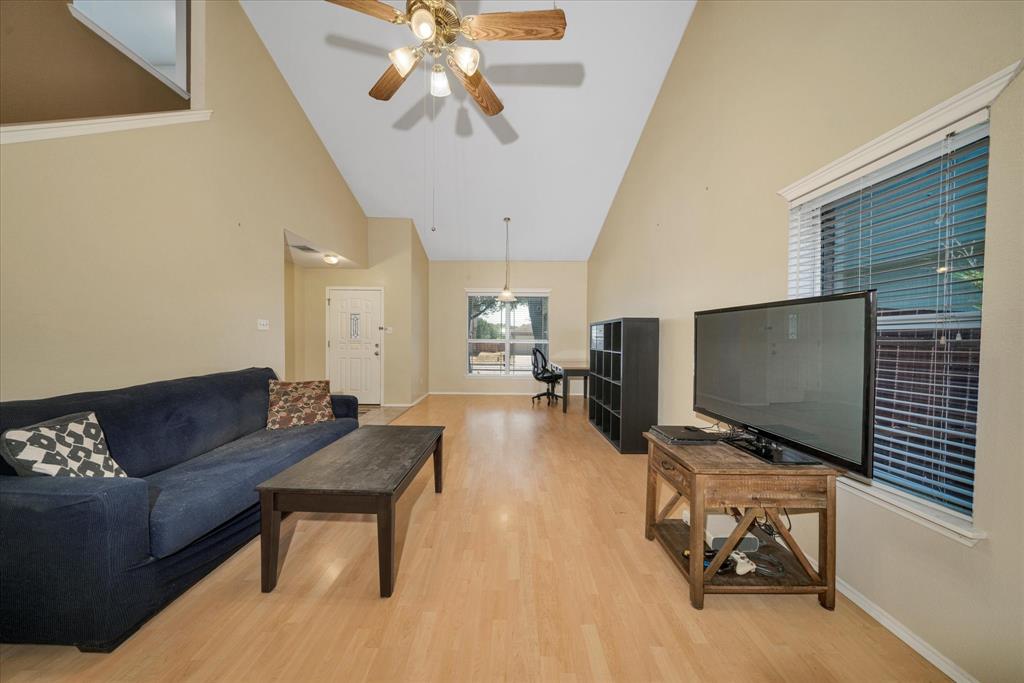 11925 Kilmartin Ln Property Photo 8