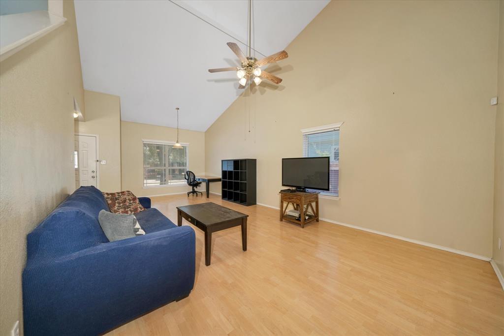 11925 Kilmartin Ln Property Photo 9