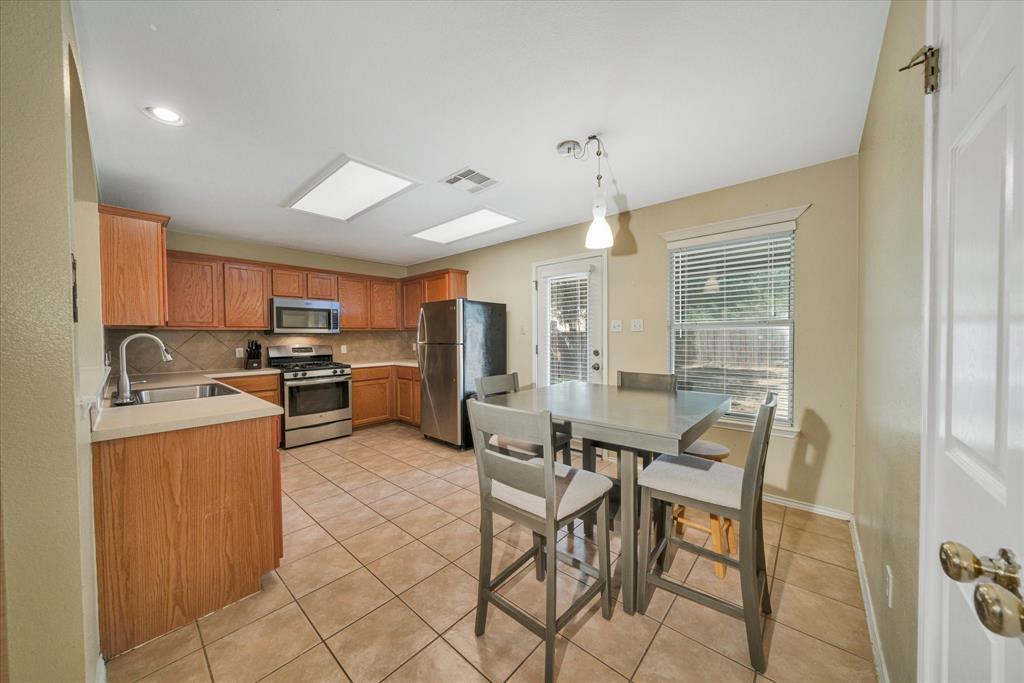 11925 Kilmartin Ln Property Photo 10