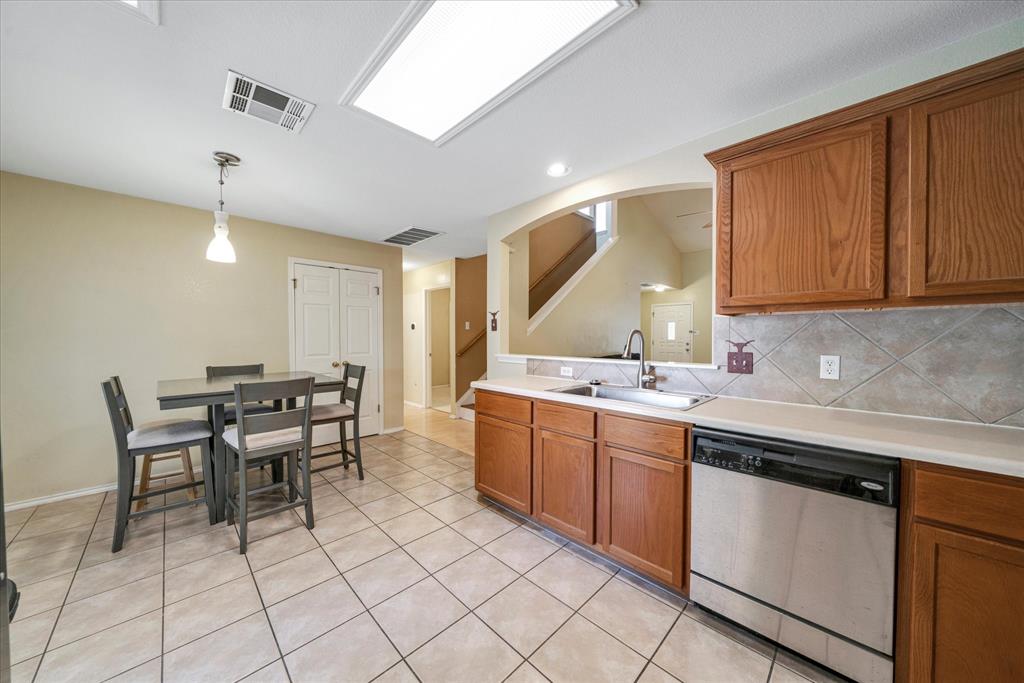 11925 Kilmartin Ln Property Photo 13