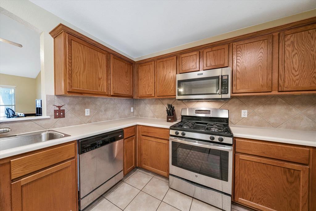 11925 Kilmartin Ln Property Photo 15