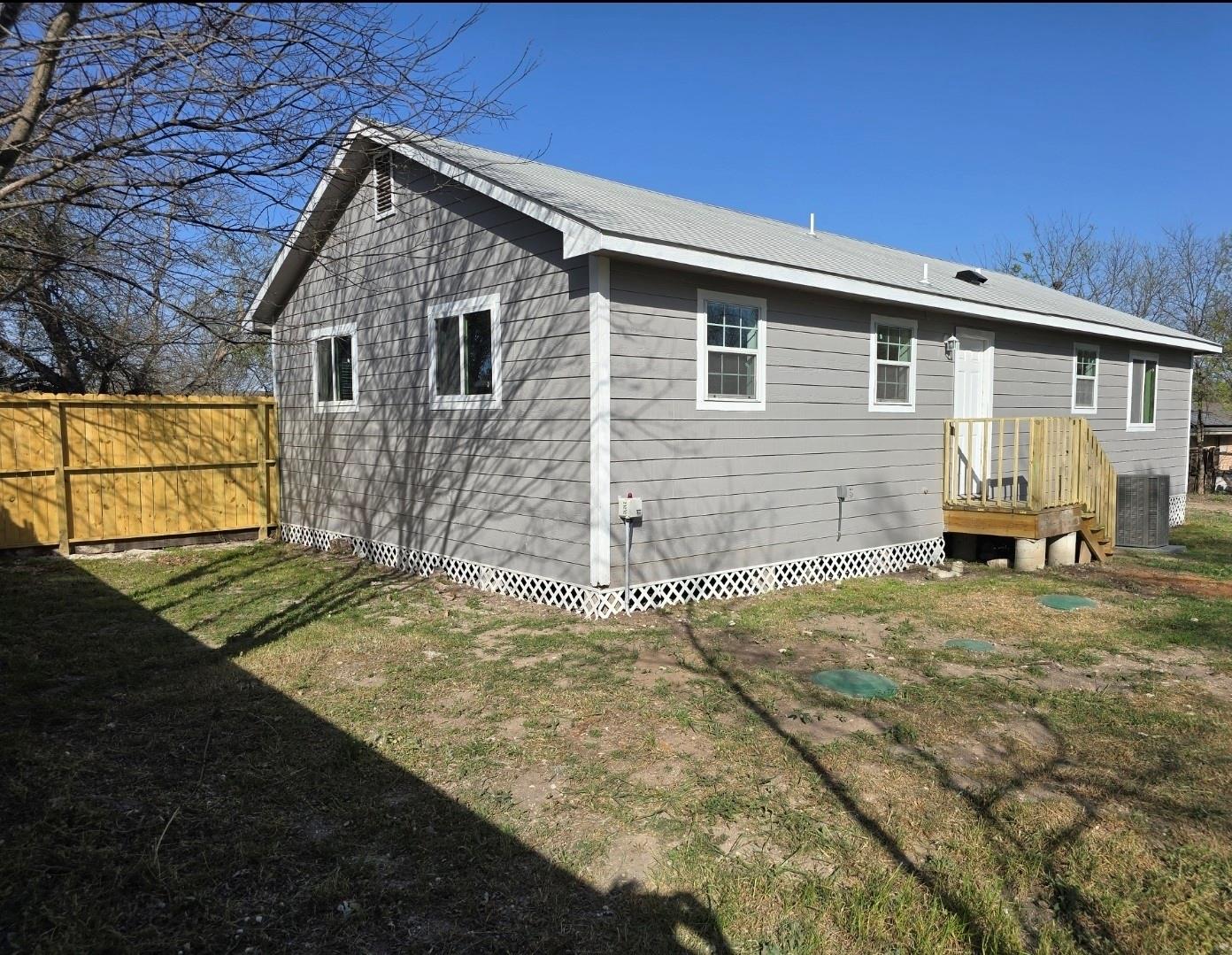 1407 Massengale St Property Photo