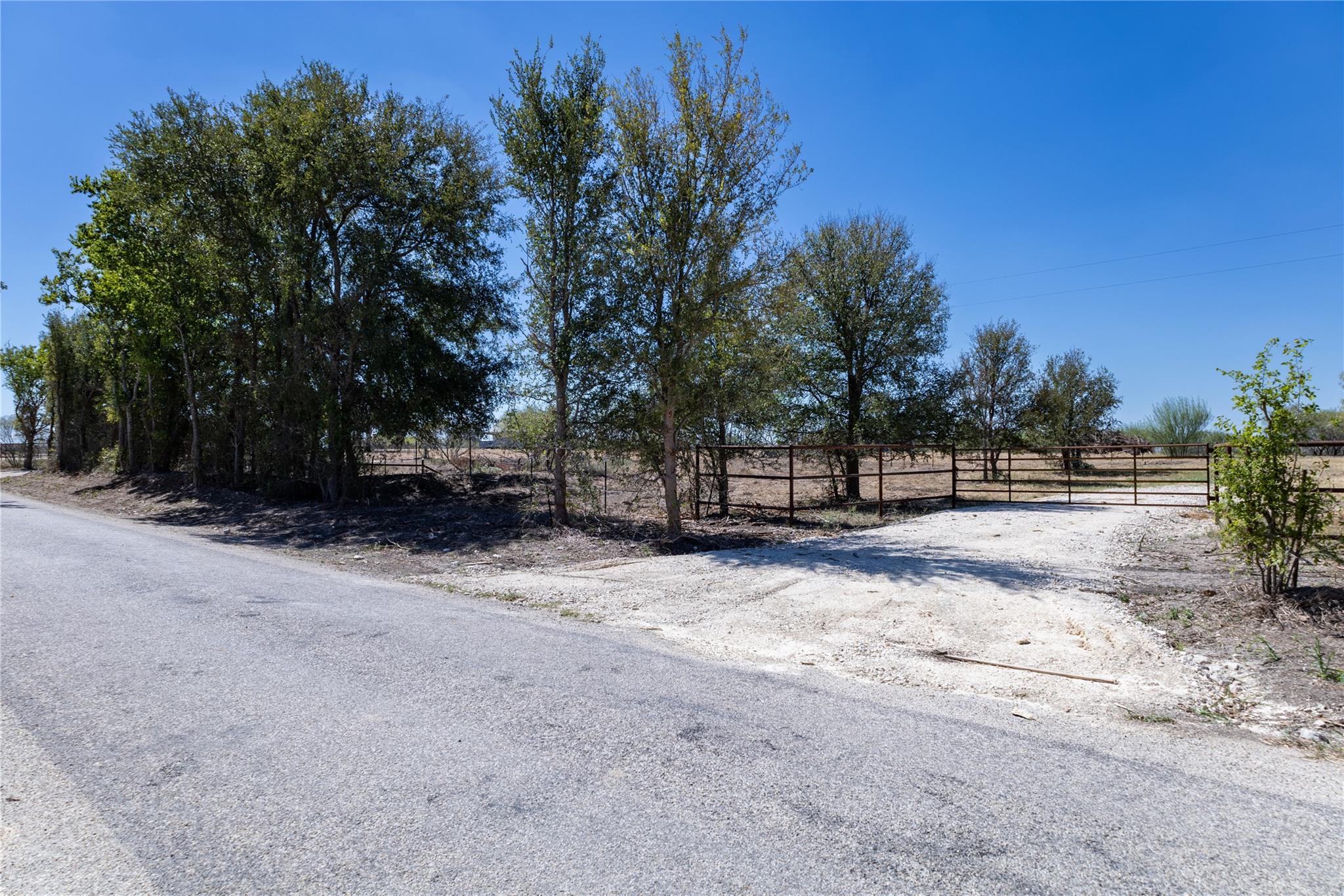 139 Spanish Oak Rd Property Photo 4