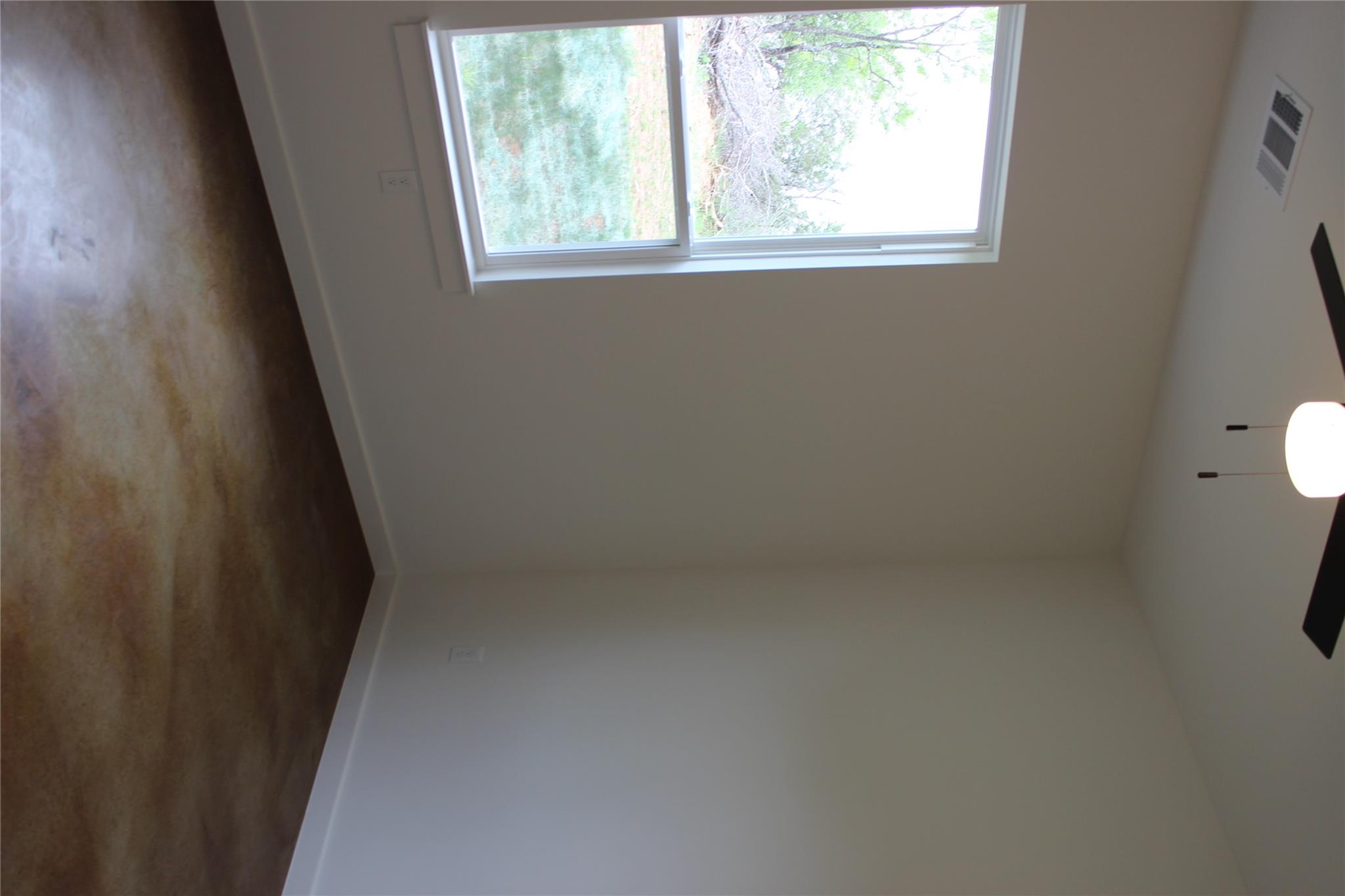 828 Oak Ln Property Photo 14