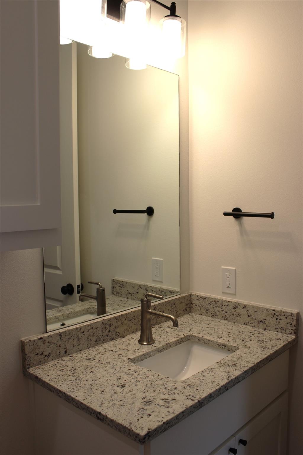 828 Oak Ln Property Photo 16
