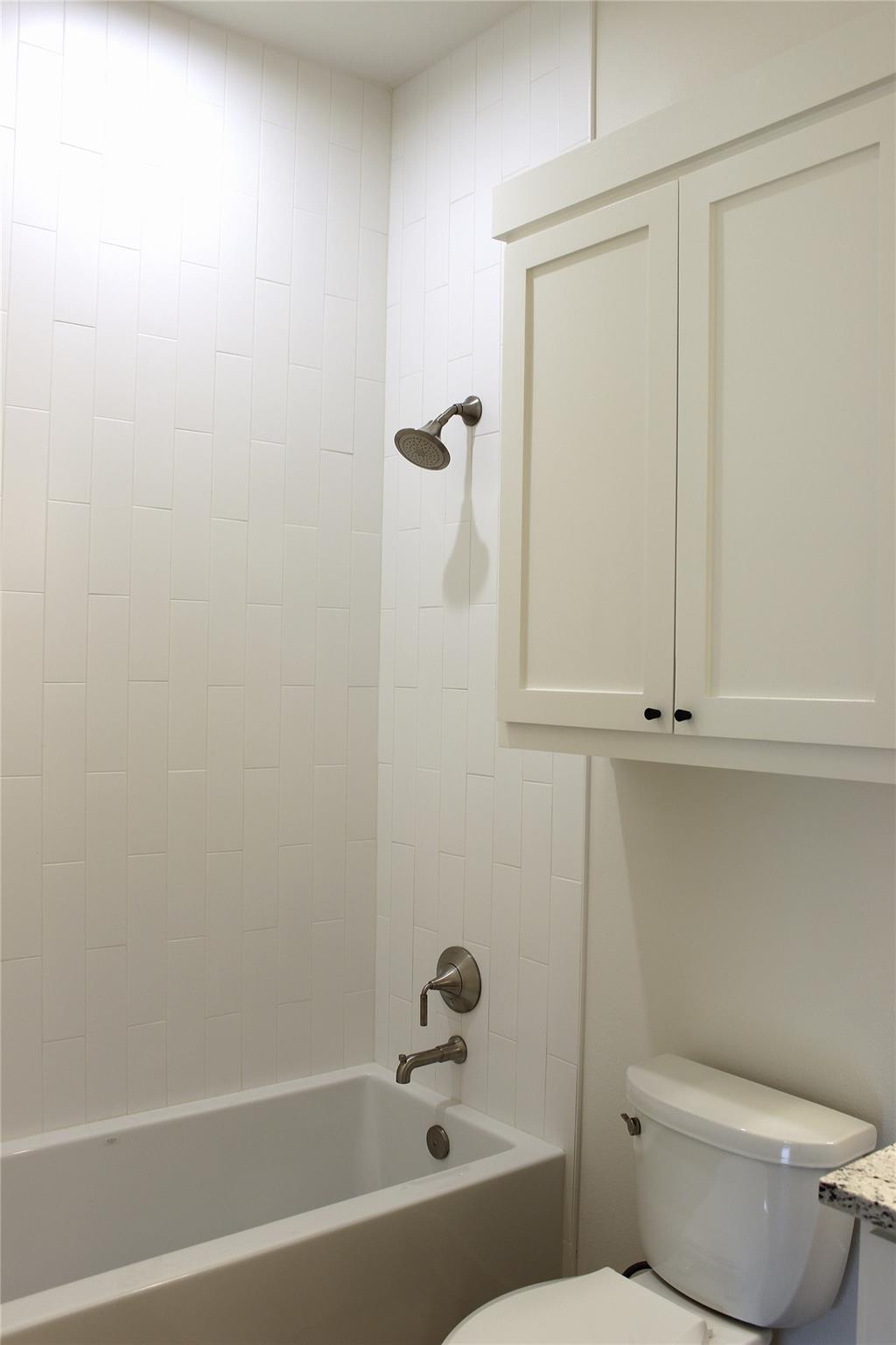 828 Oak Ln Property Photo 17