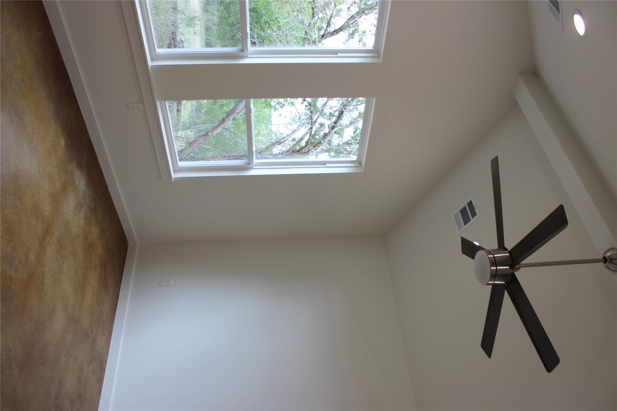 828 Oak Ln Property Photo 18