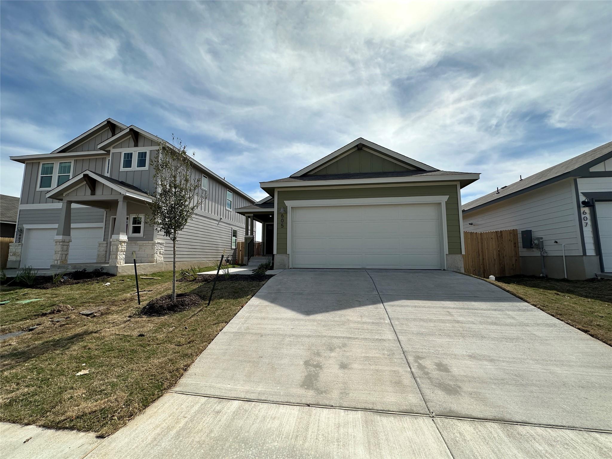 605 View Dr Property Photo