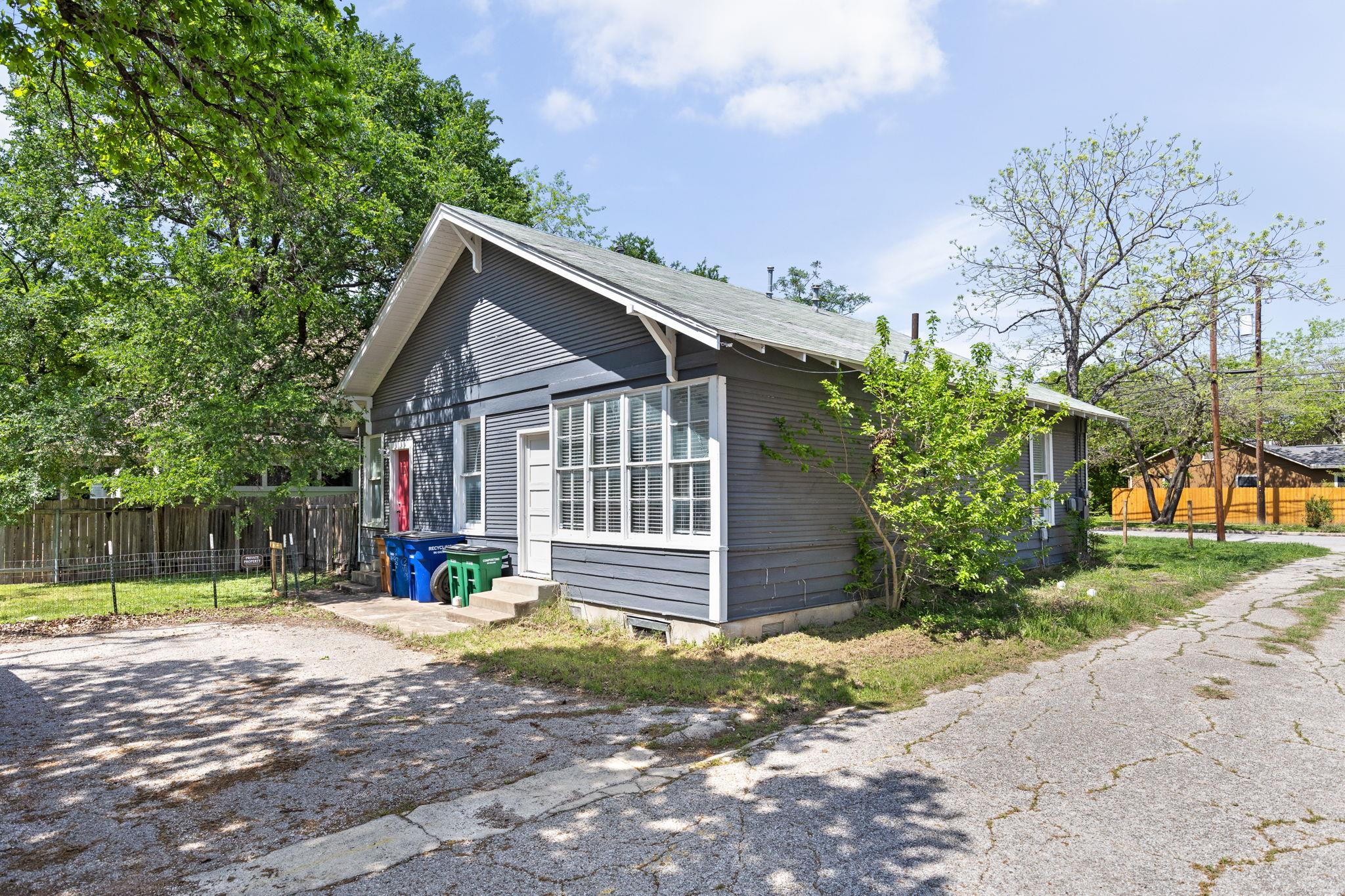 207 W 39th A,b,c St Property Photo 17