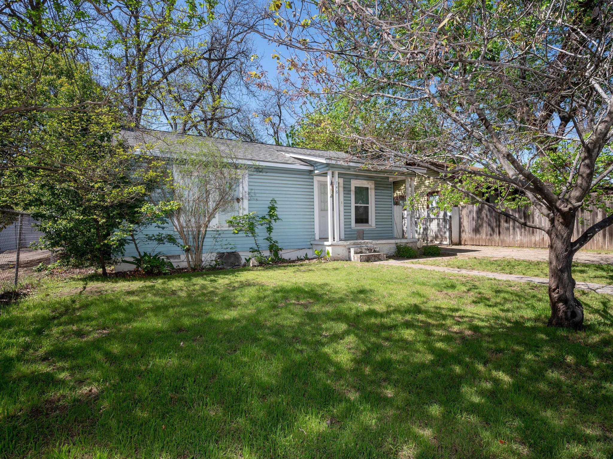 746 Springdale Rd Property Photo