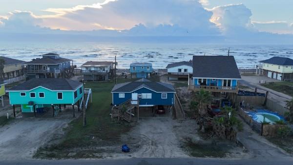 415 Seashell Dr Property Photo 1