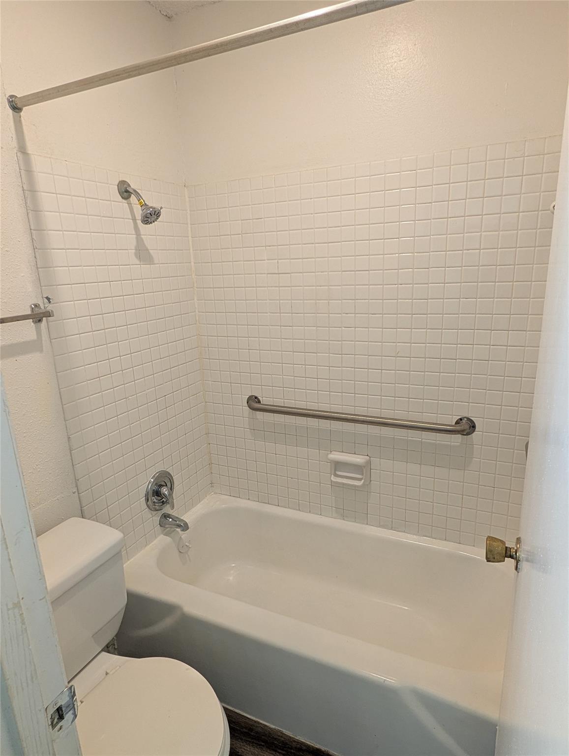 101 E 33rd St #102 Property Photo 7