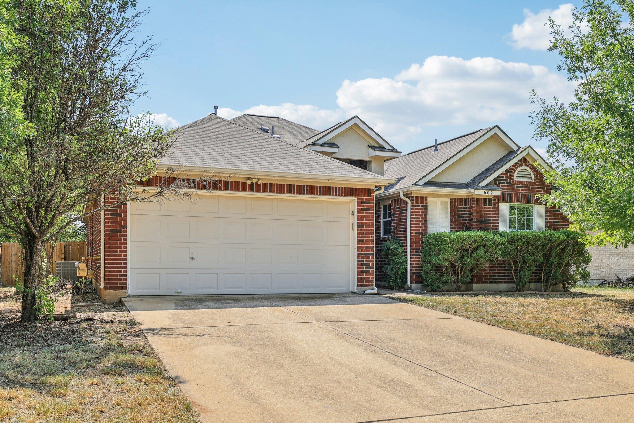 602 Los Robles Rd Property Photo 2