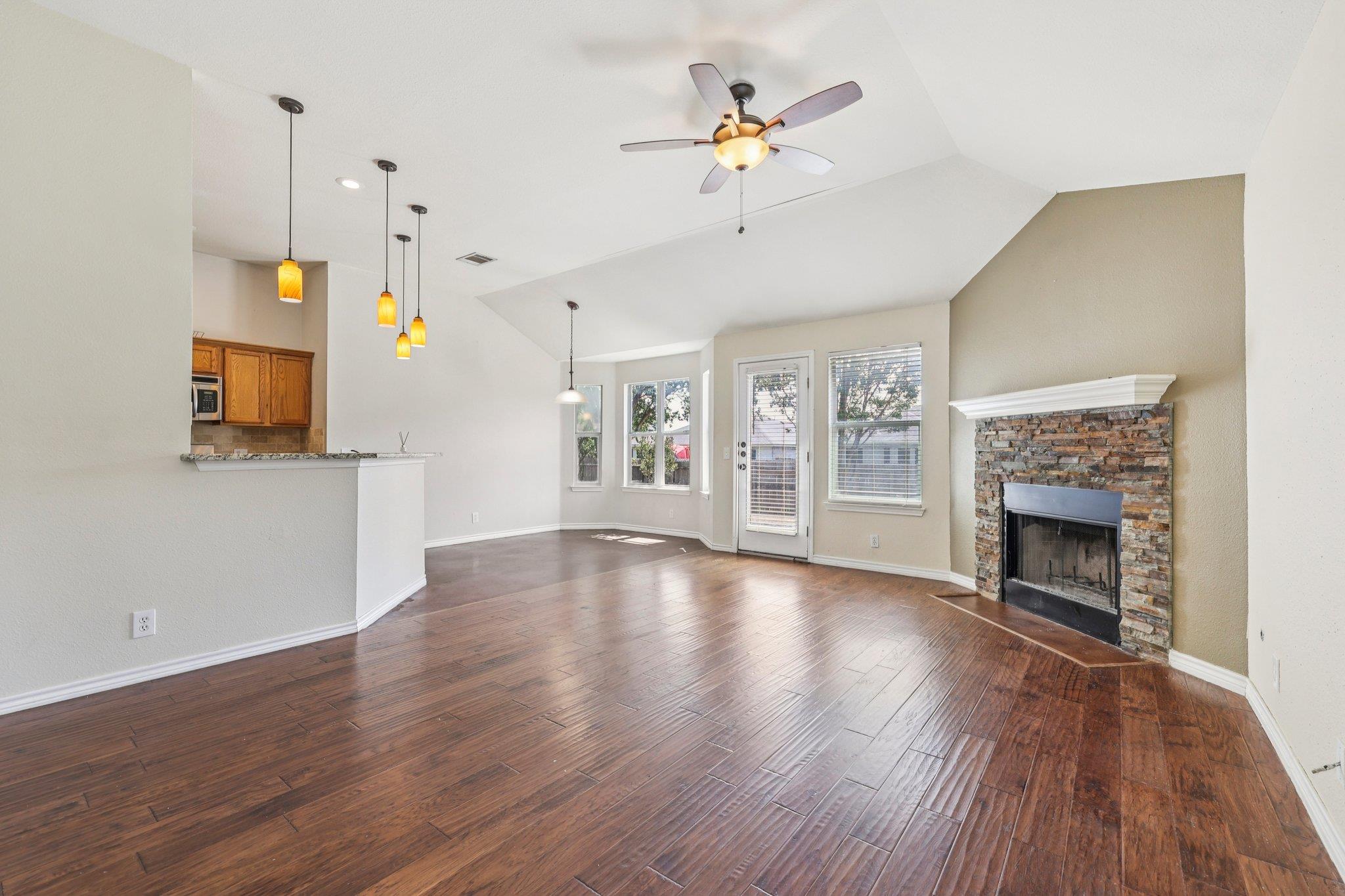 602 Los Robles Rd Property Photo 3