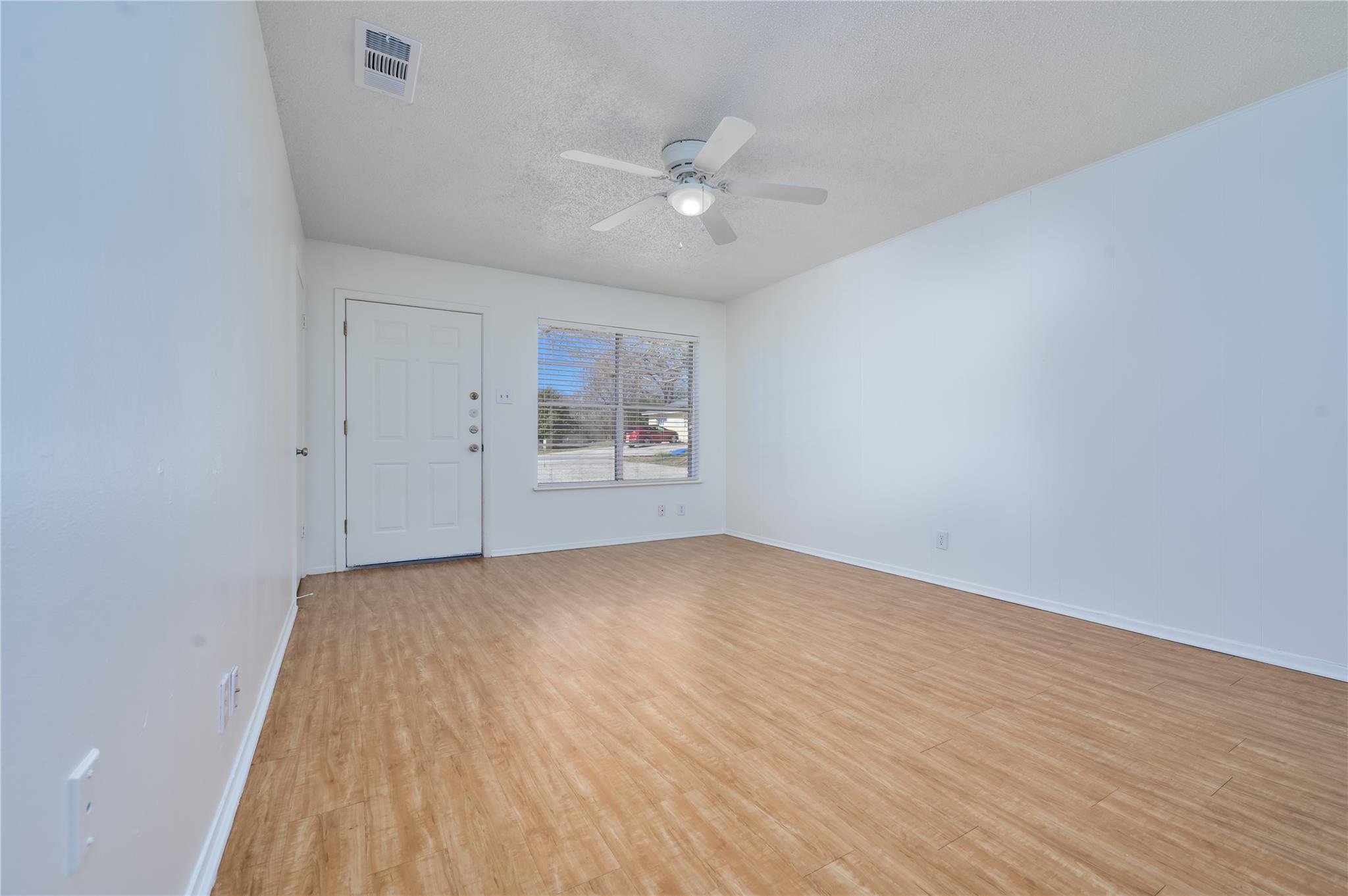 120 Coers Cir #a Property Photo 3