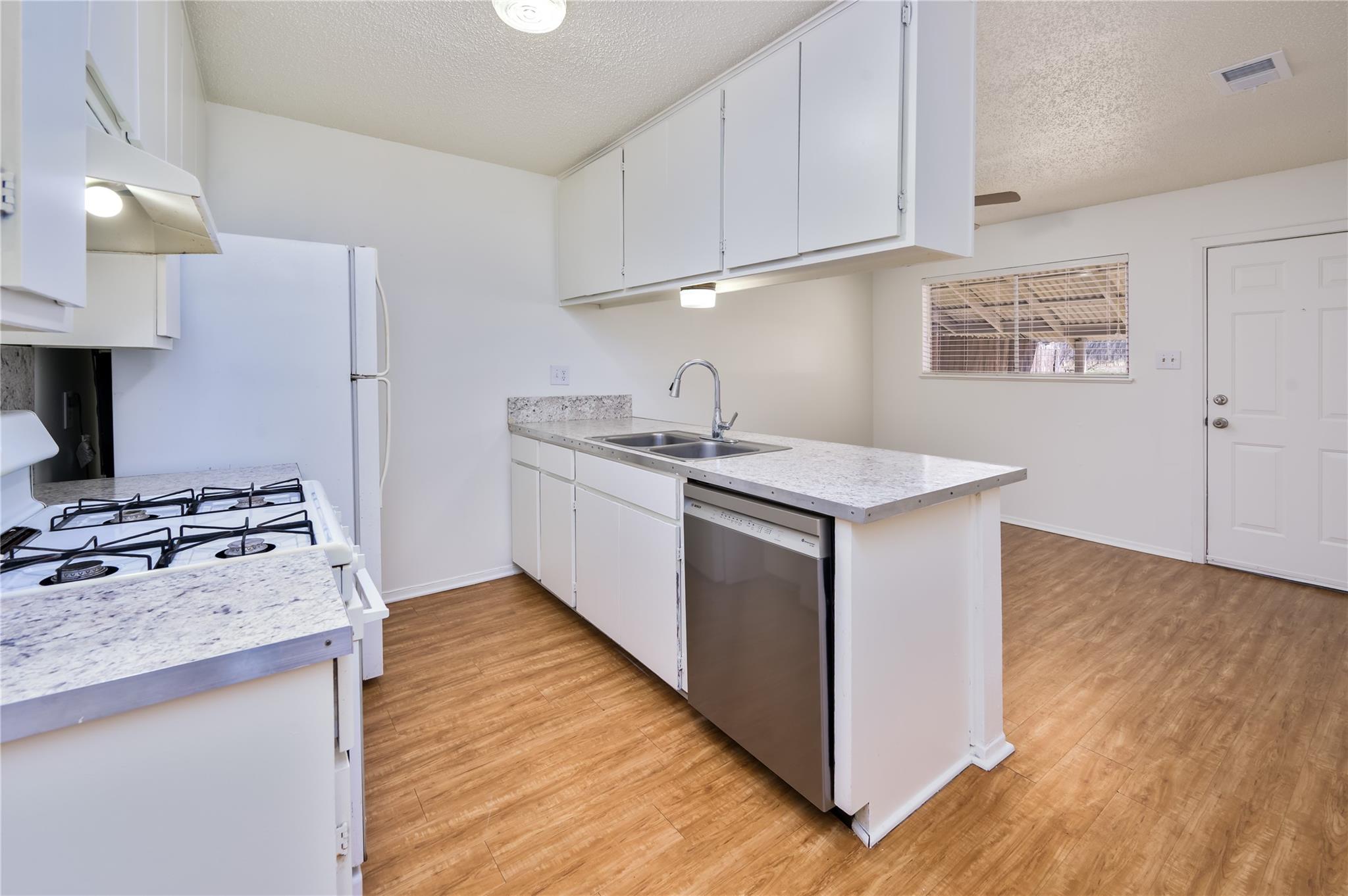 120 Coers Cir #a Property Photo 4