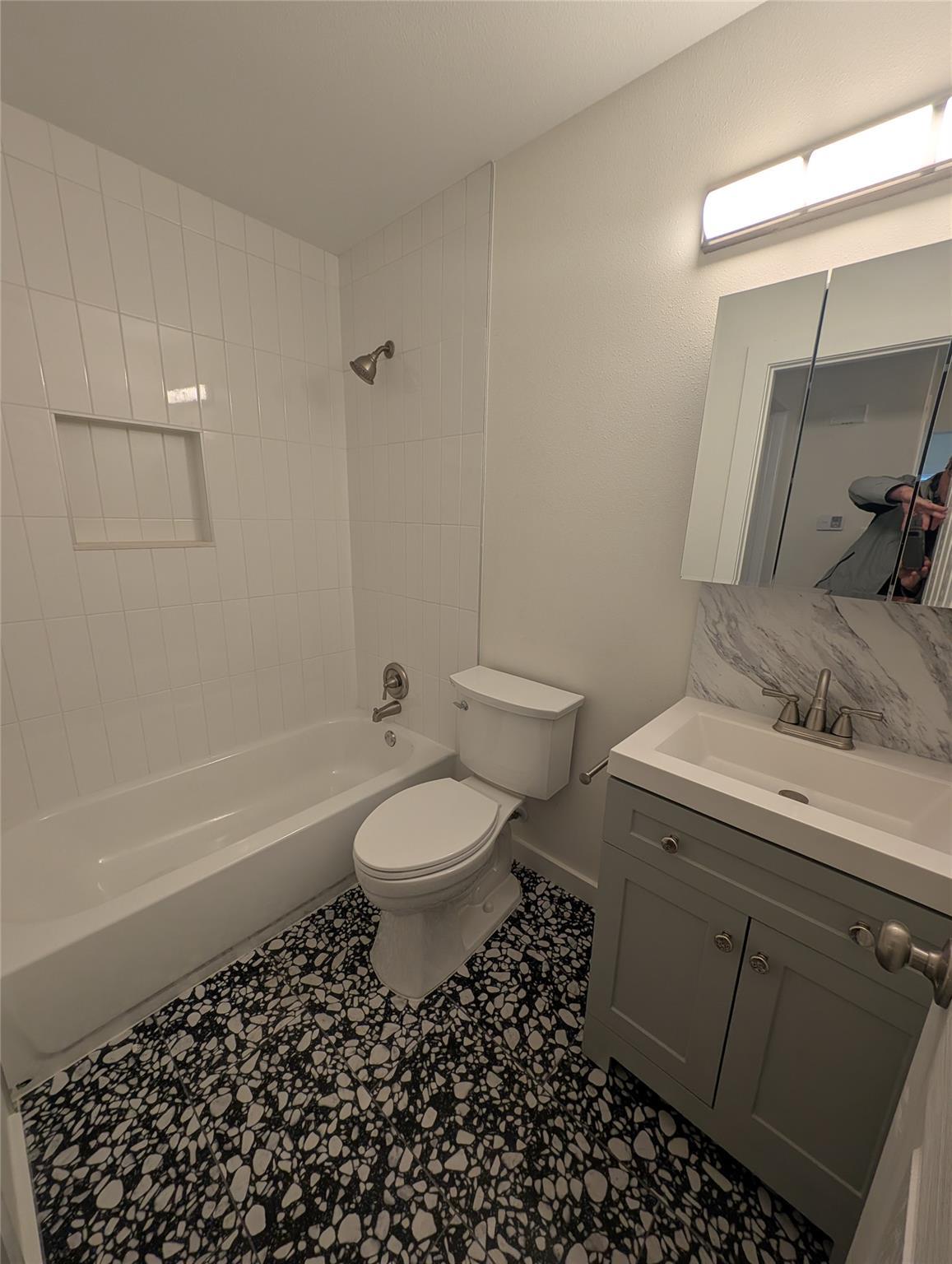 2905 Parker Ln #b Property Photo 9