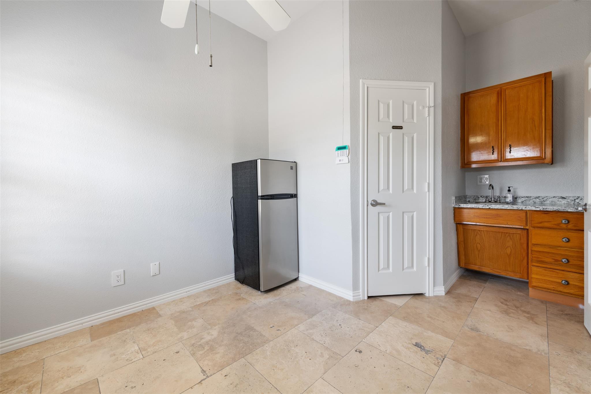 103 Thousand Oaks Blvd Property Photo 17