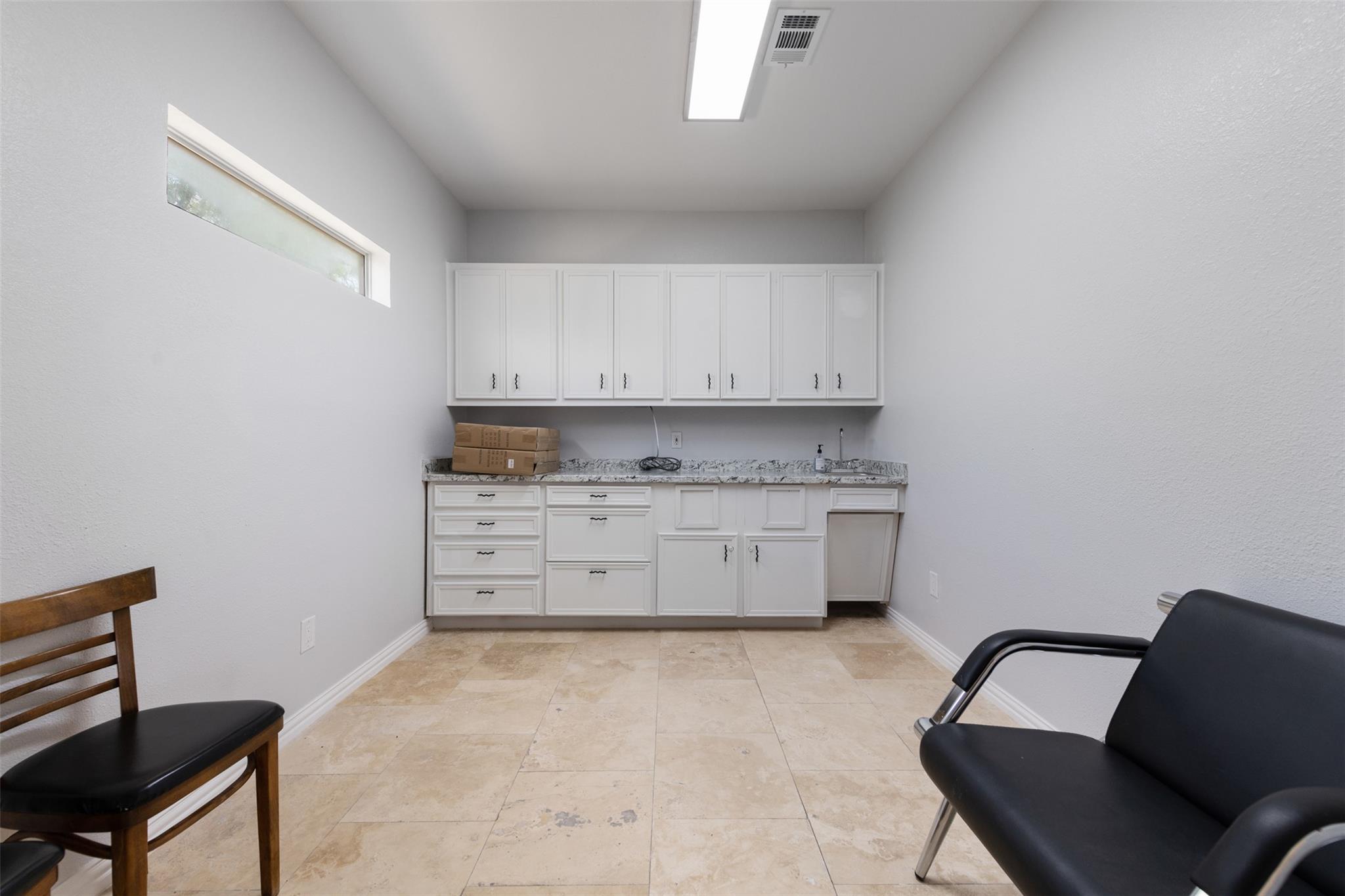 103 Thousand Oaks Blvd Property Photo 28