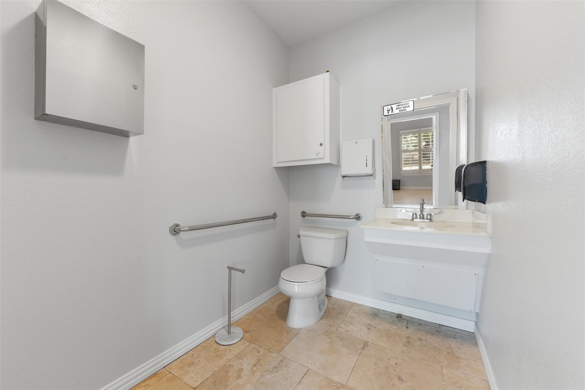 103 Thousand Oaks Blvd Property Photo 32