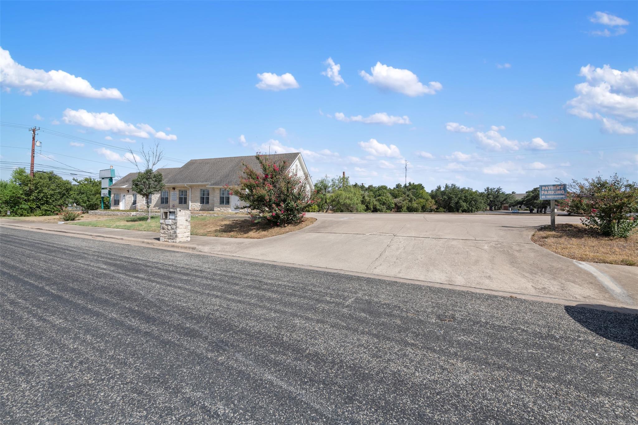 103 Thousand Oaks Blvd Property Photo 37