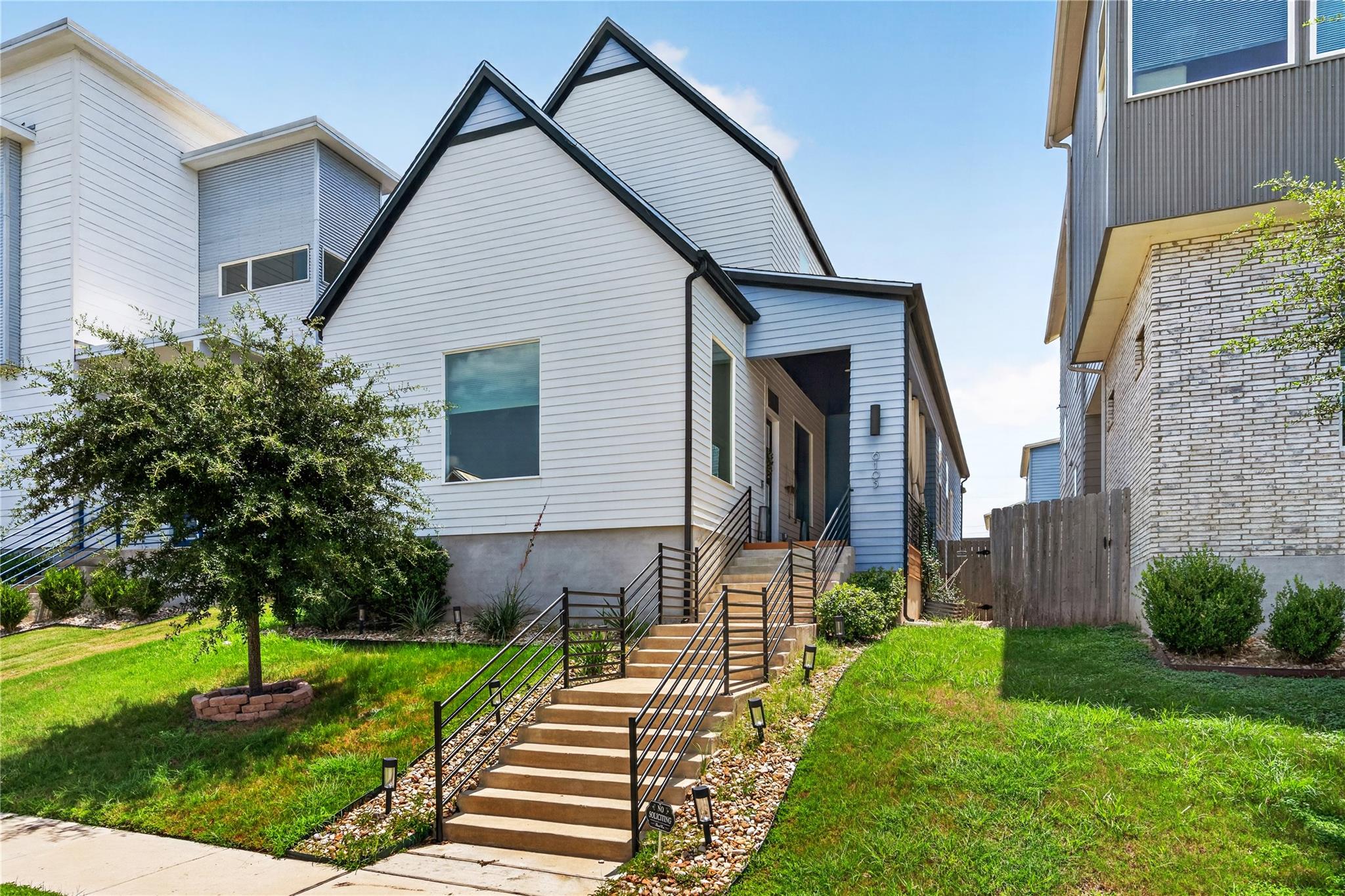 6105 Florencia Ln Property Photo 1