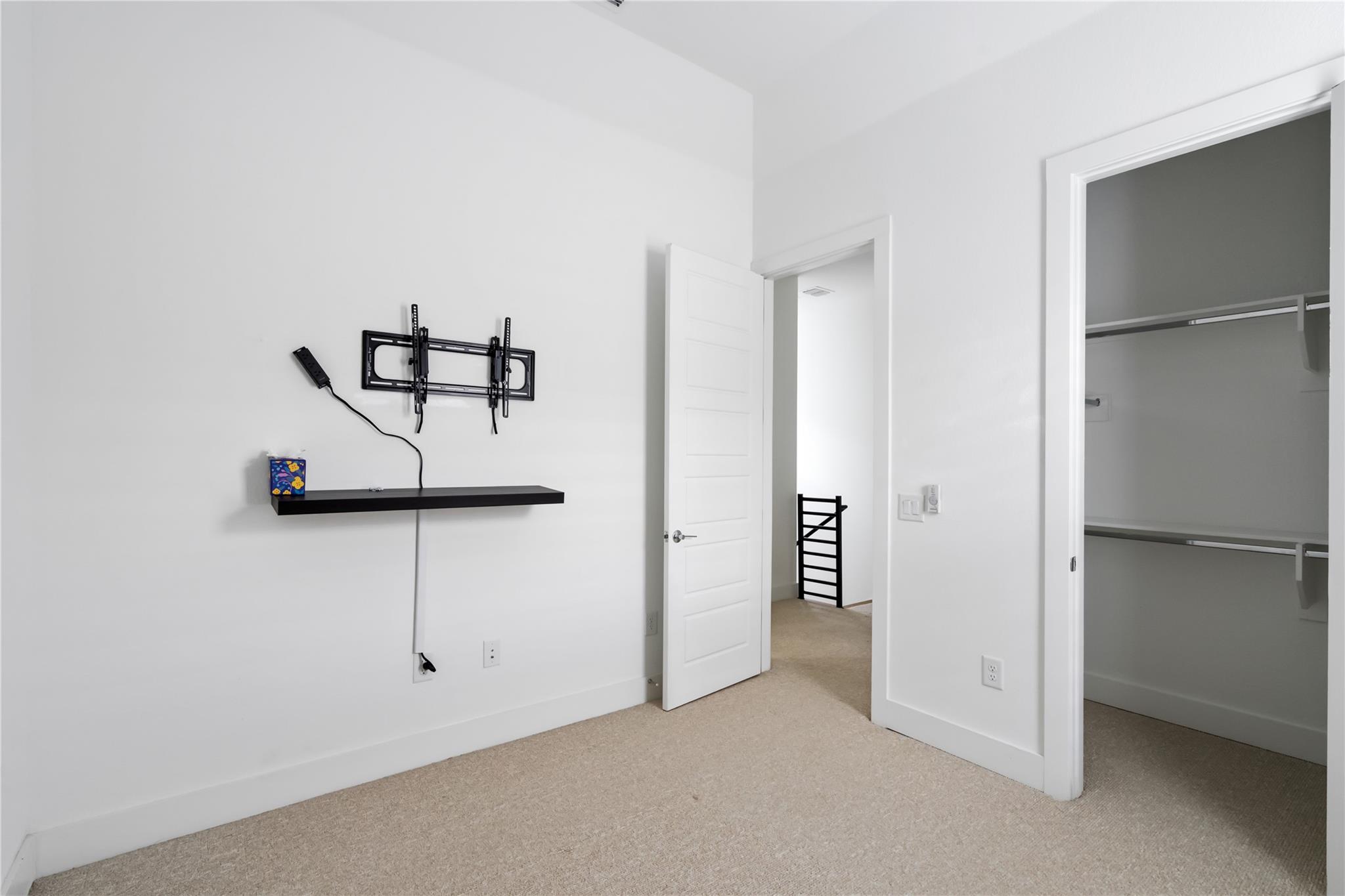 6105 Florencia Ln Property Photo 18