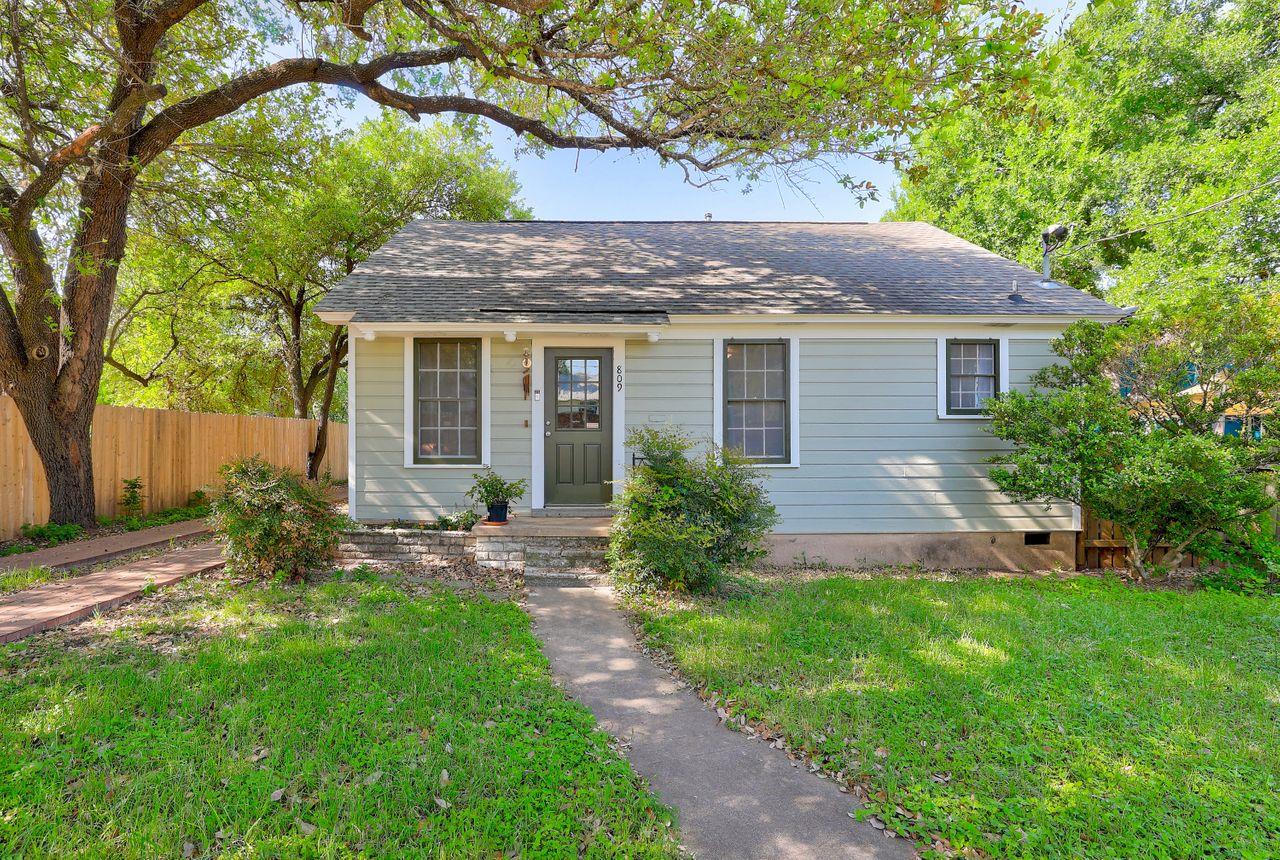 809 E 44th St Property Photo 7