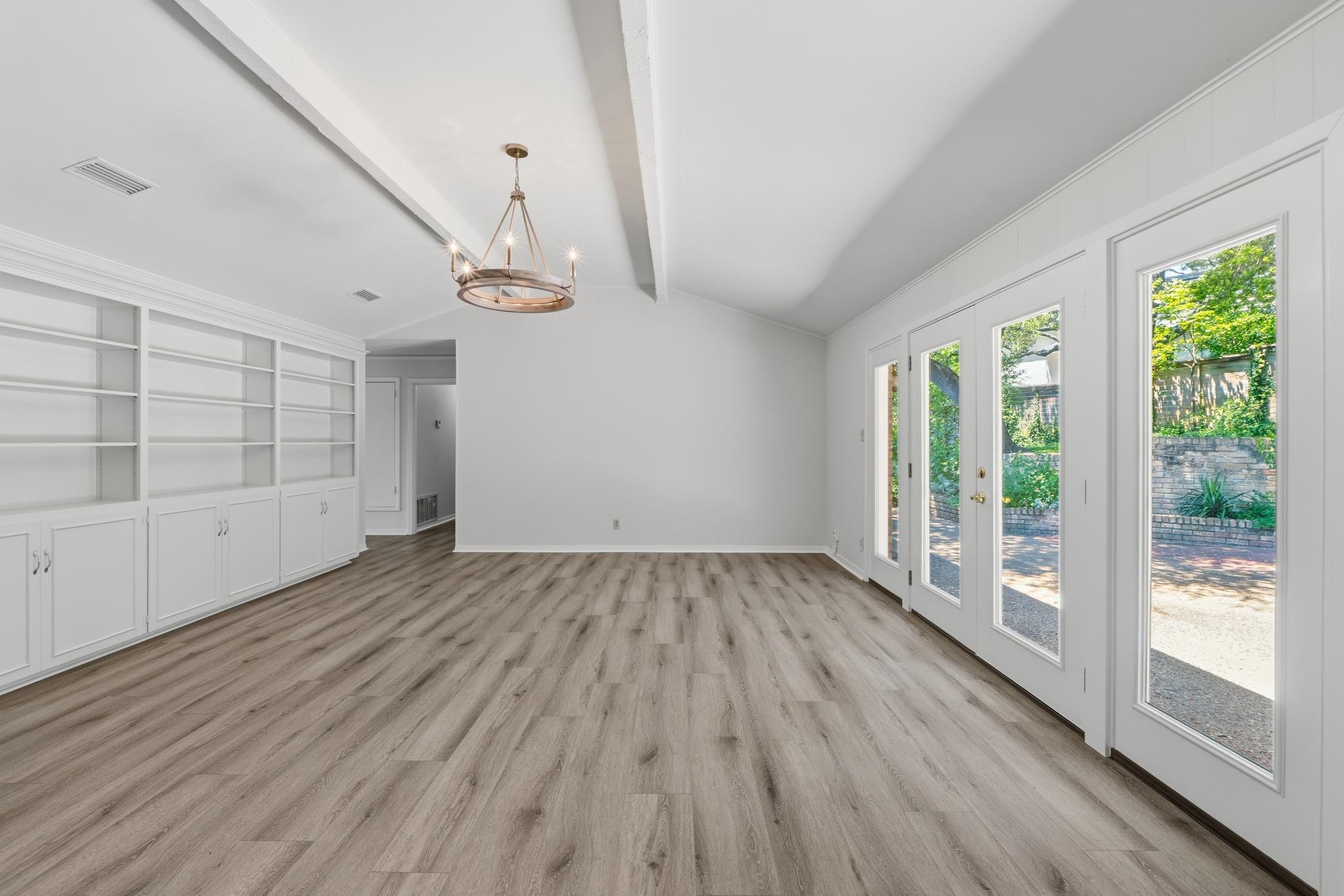 2802 Pecos St Property Photo 4