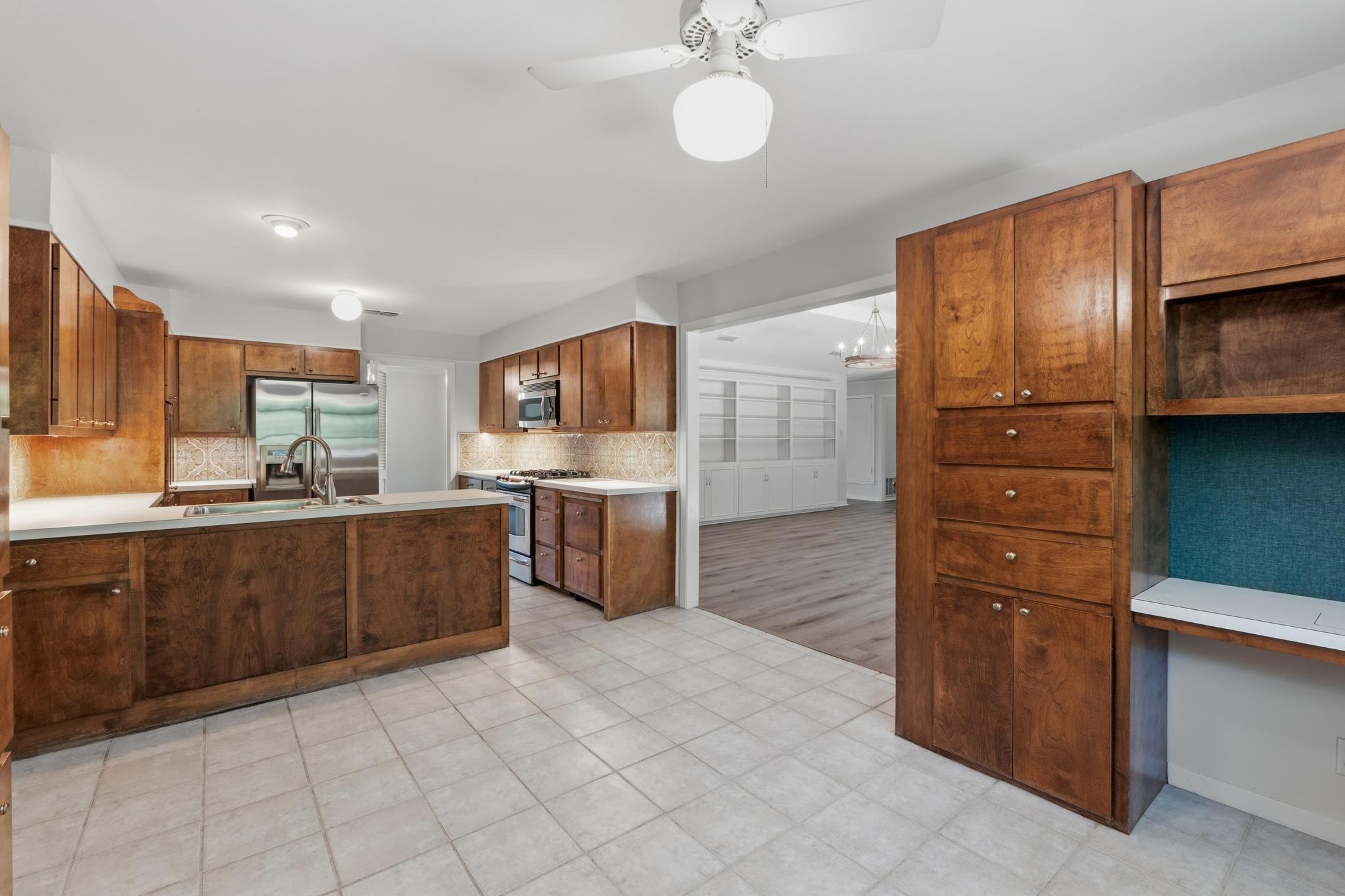 2802 Pecos St Property Photo 12