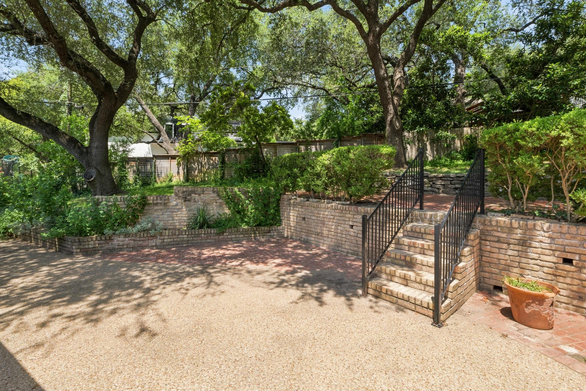 2802 Pecos St Property Photo 28