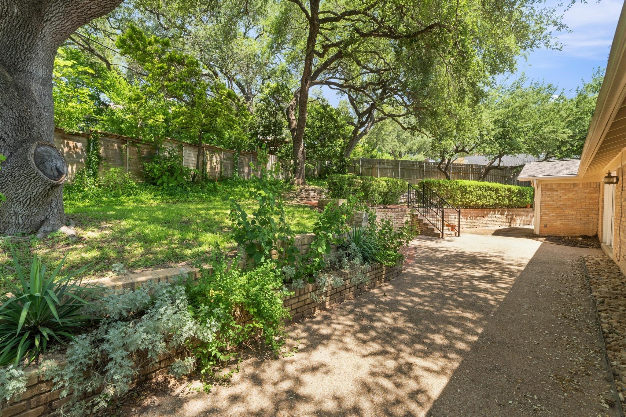 2802 Pecos St Property Photo 29
