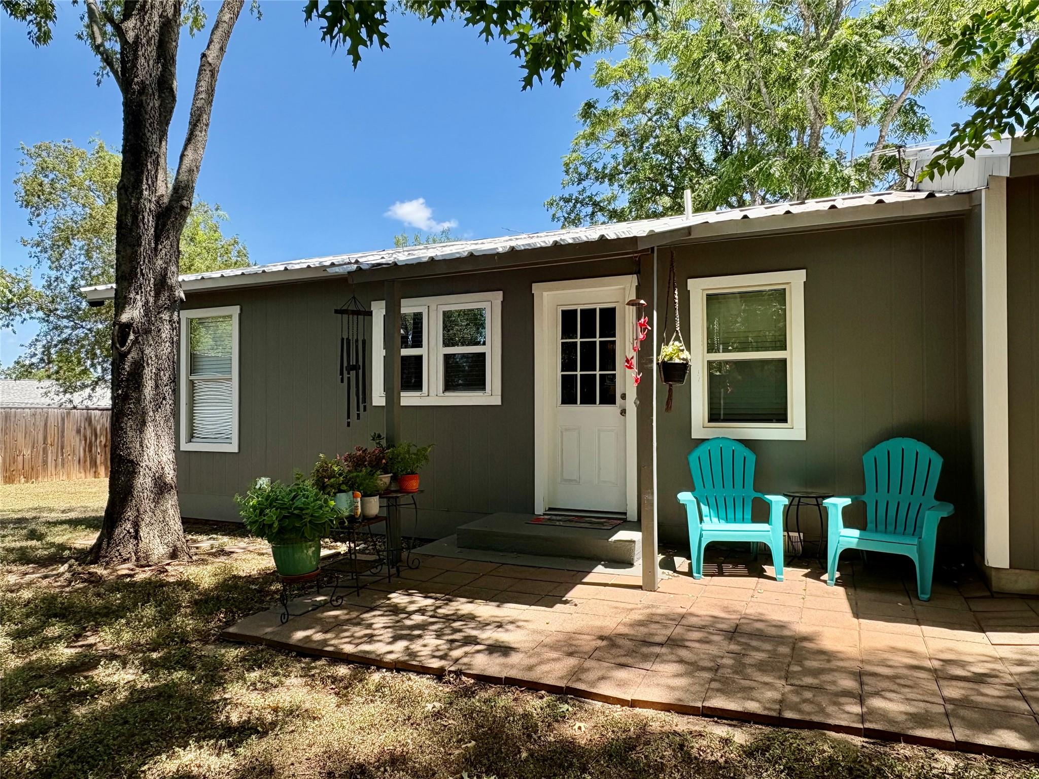 503 E Bluebonnet Ln Property Photo 3