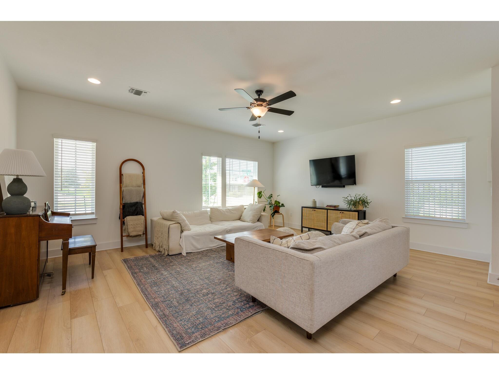8801 Looksee Ln Property Photo 2