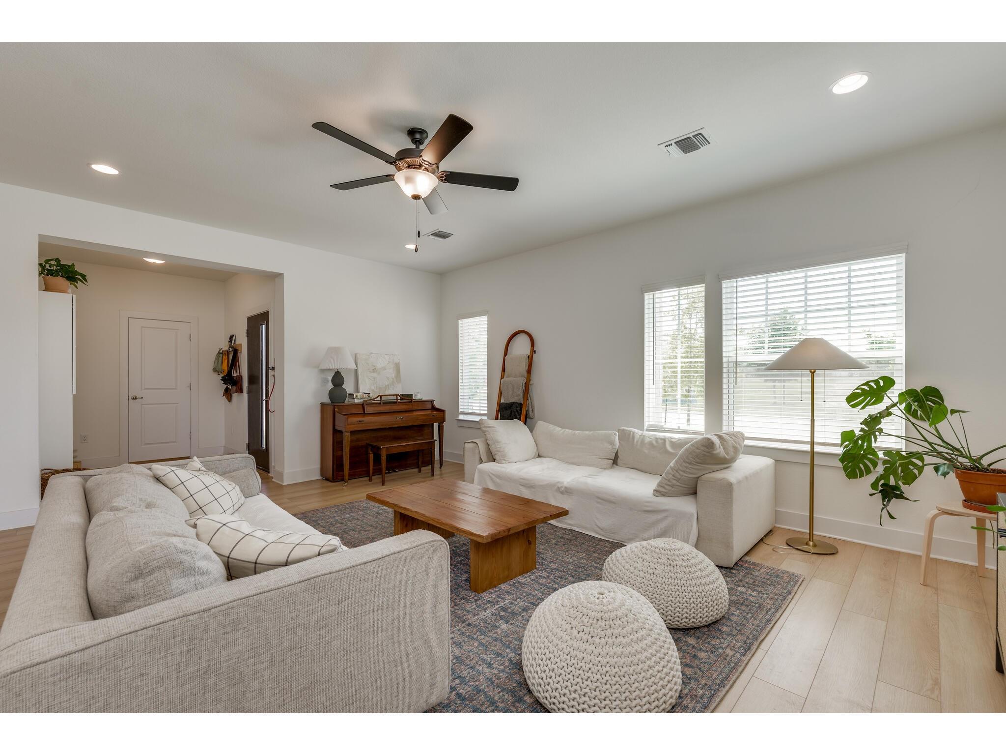 8801 Looksee Ln Property Photo 5
