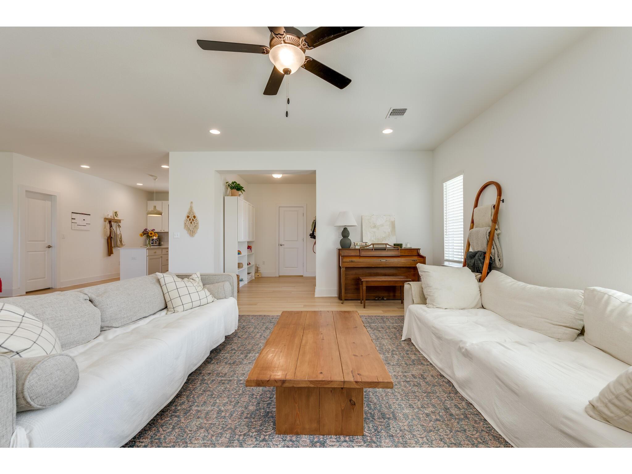 8801 Looksee Ln Property Photo 6