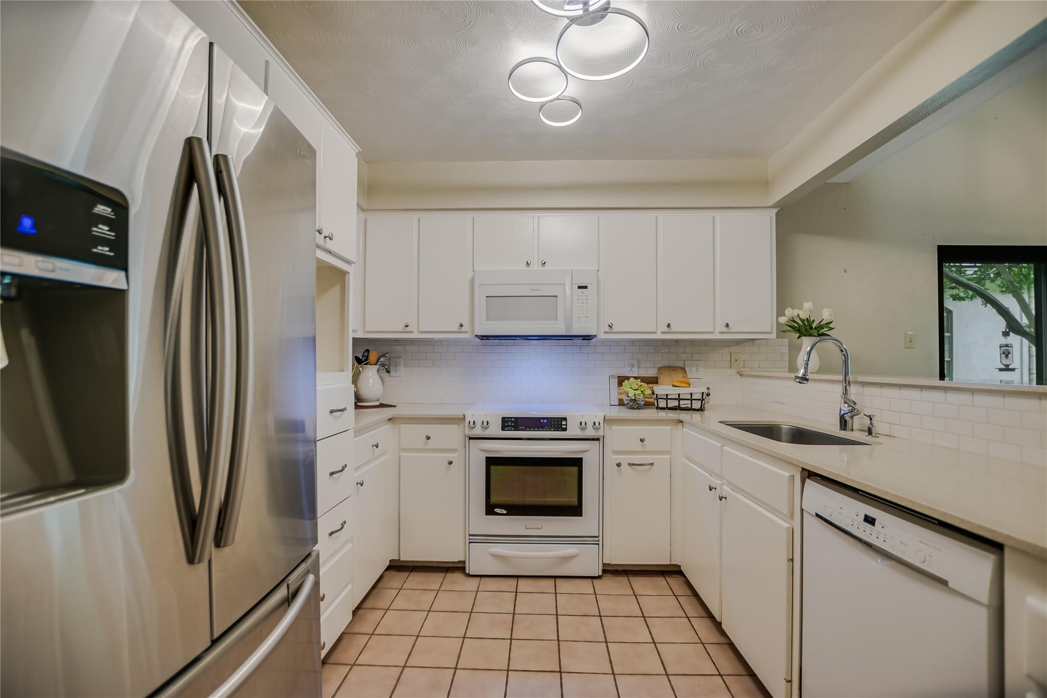 204 Blue Ground None Property Photo 10