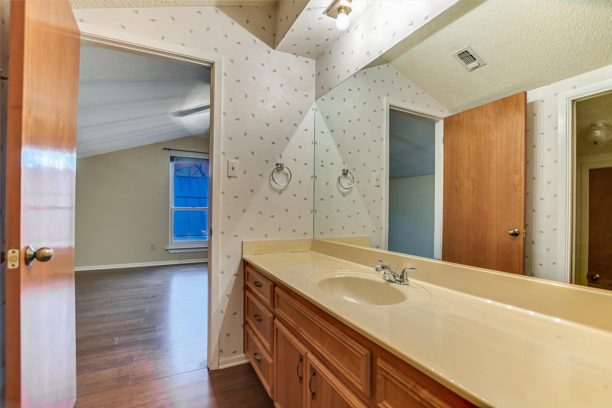 204 Blue Ground None Property Photo 25