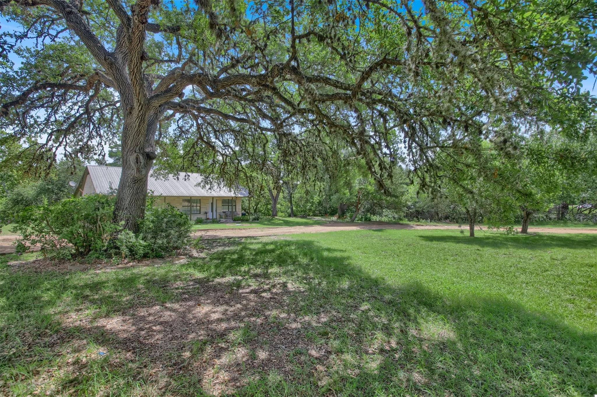 330 Arrowlake RD