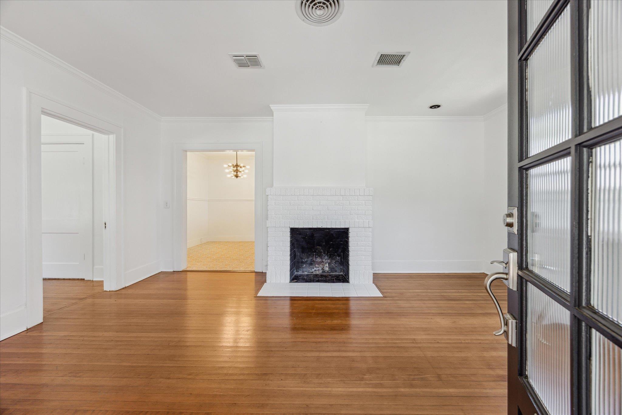 3300 Harris Park Ave Property Photo 2