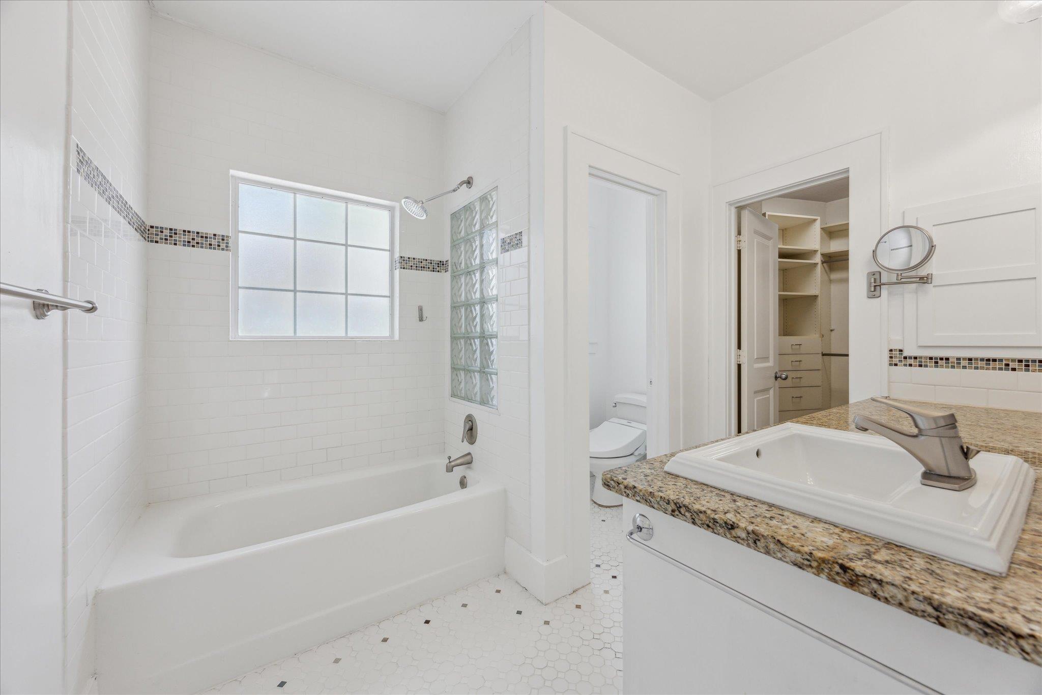 3300 Harris Park Ave Property Photo 10