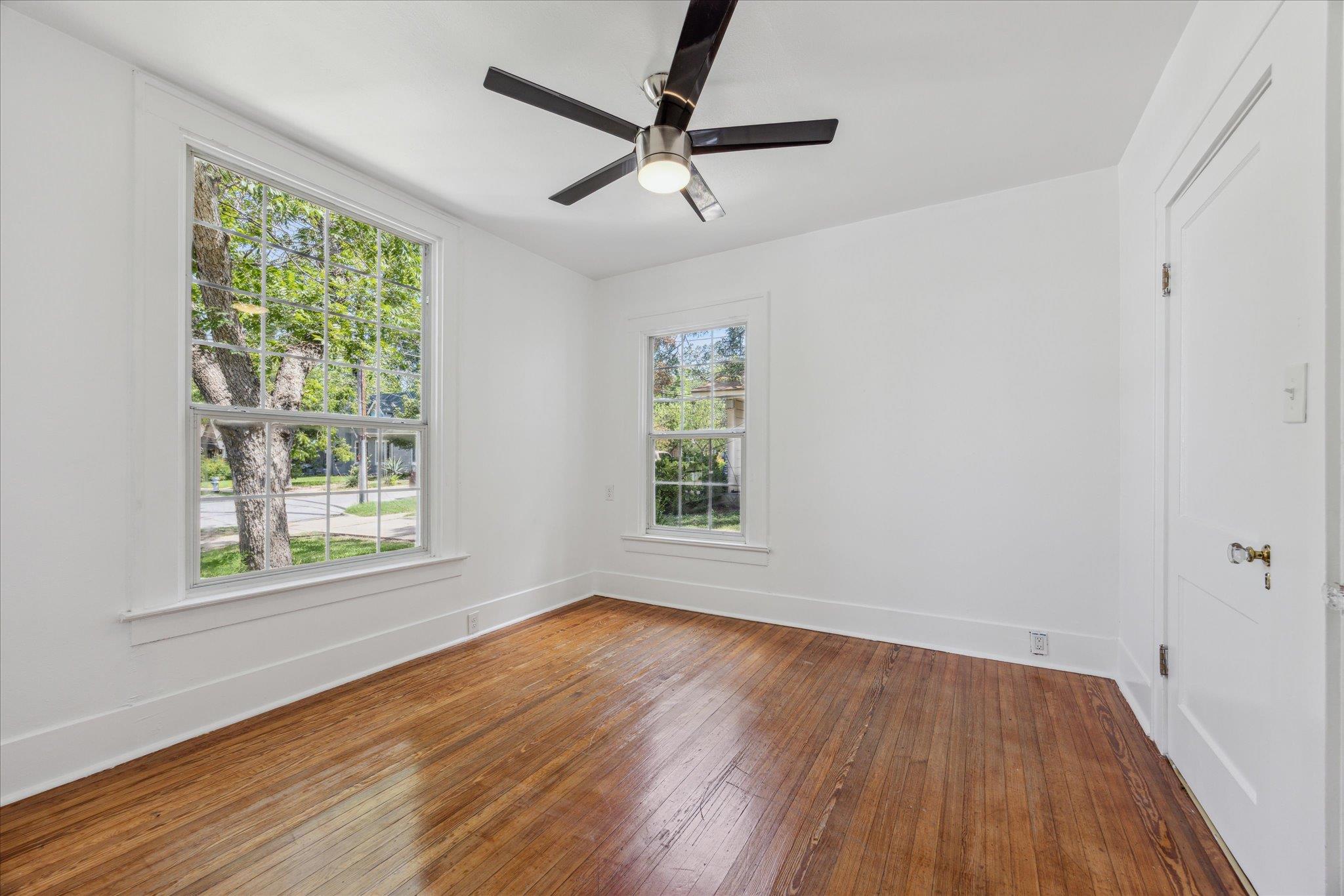3300 Harris Park Ave Property Photo 11