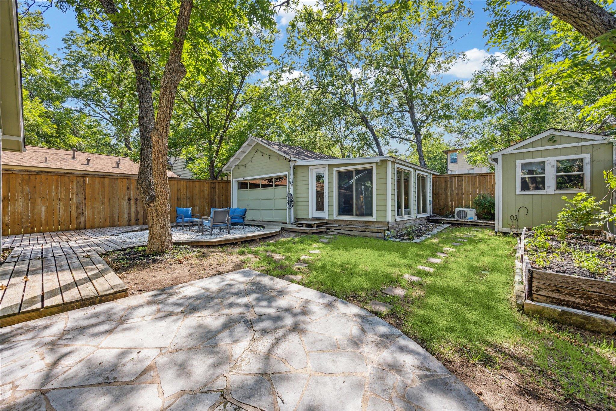 3300 Harris Park Ave Property Photo 18