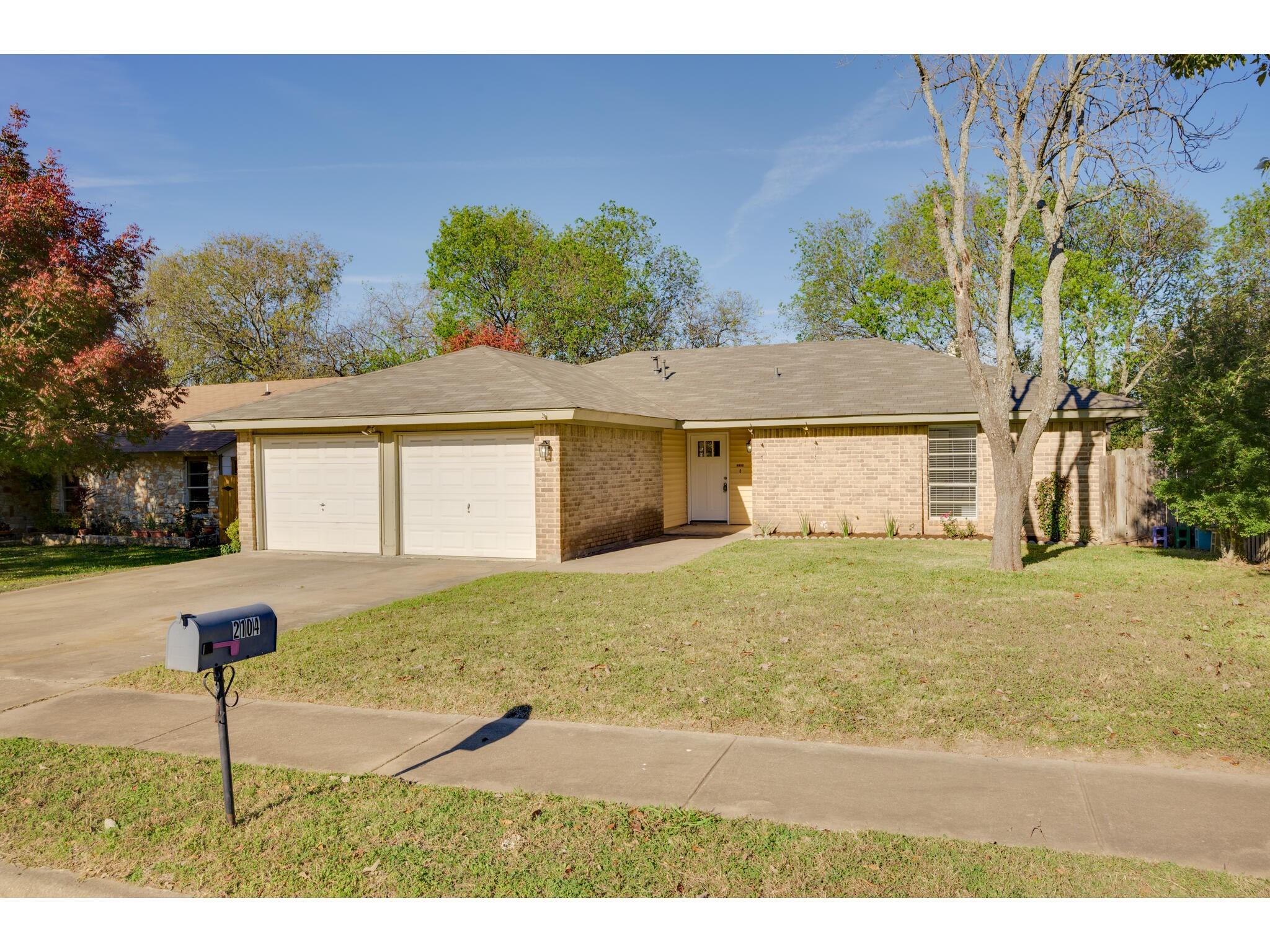 2104 Magazine St Property Photo 1