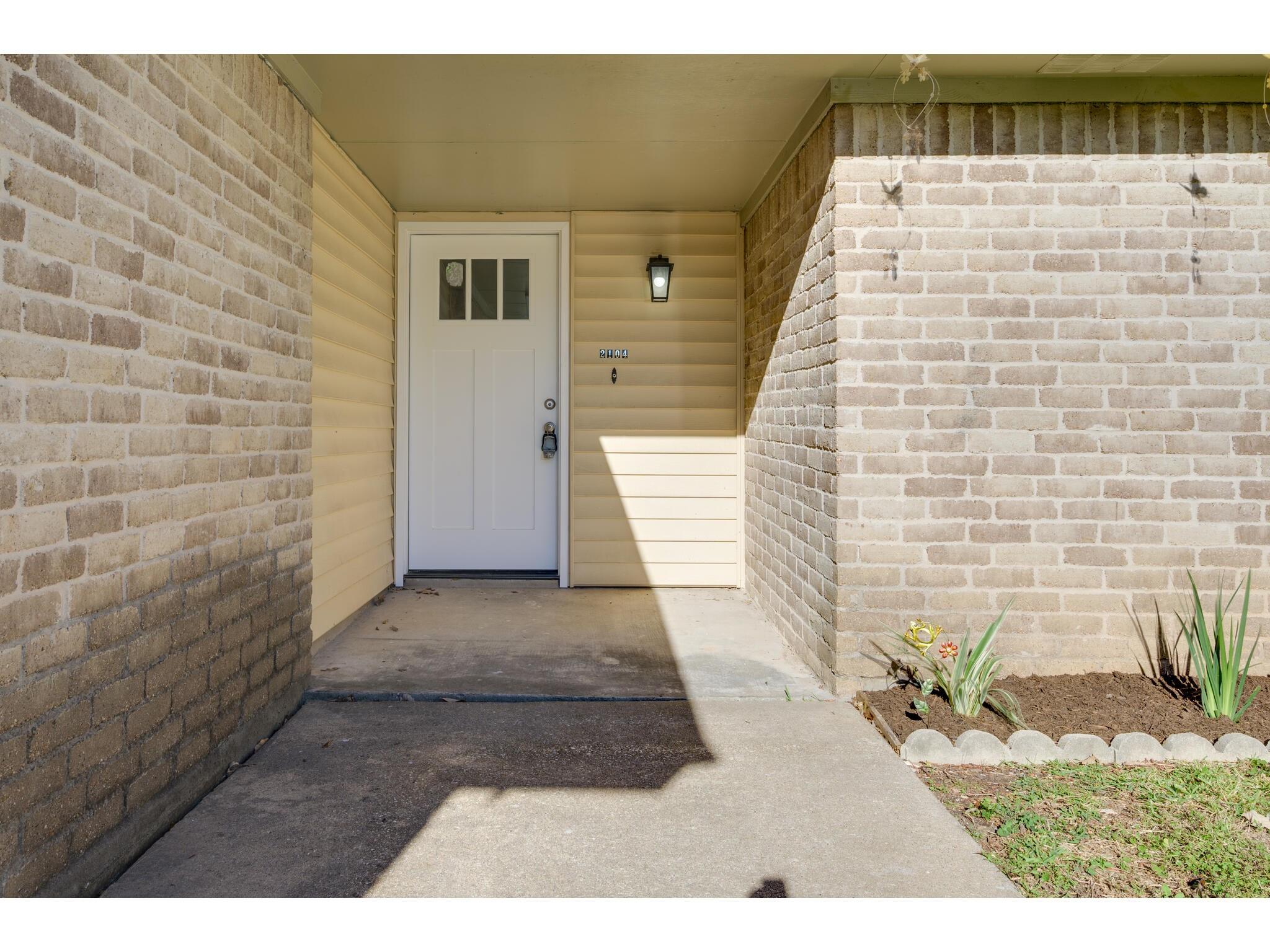 2104 Magazine St Property Photo 2