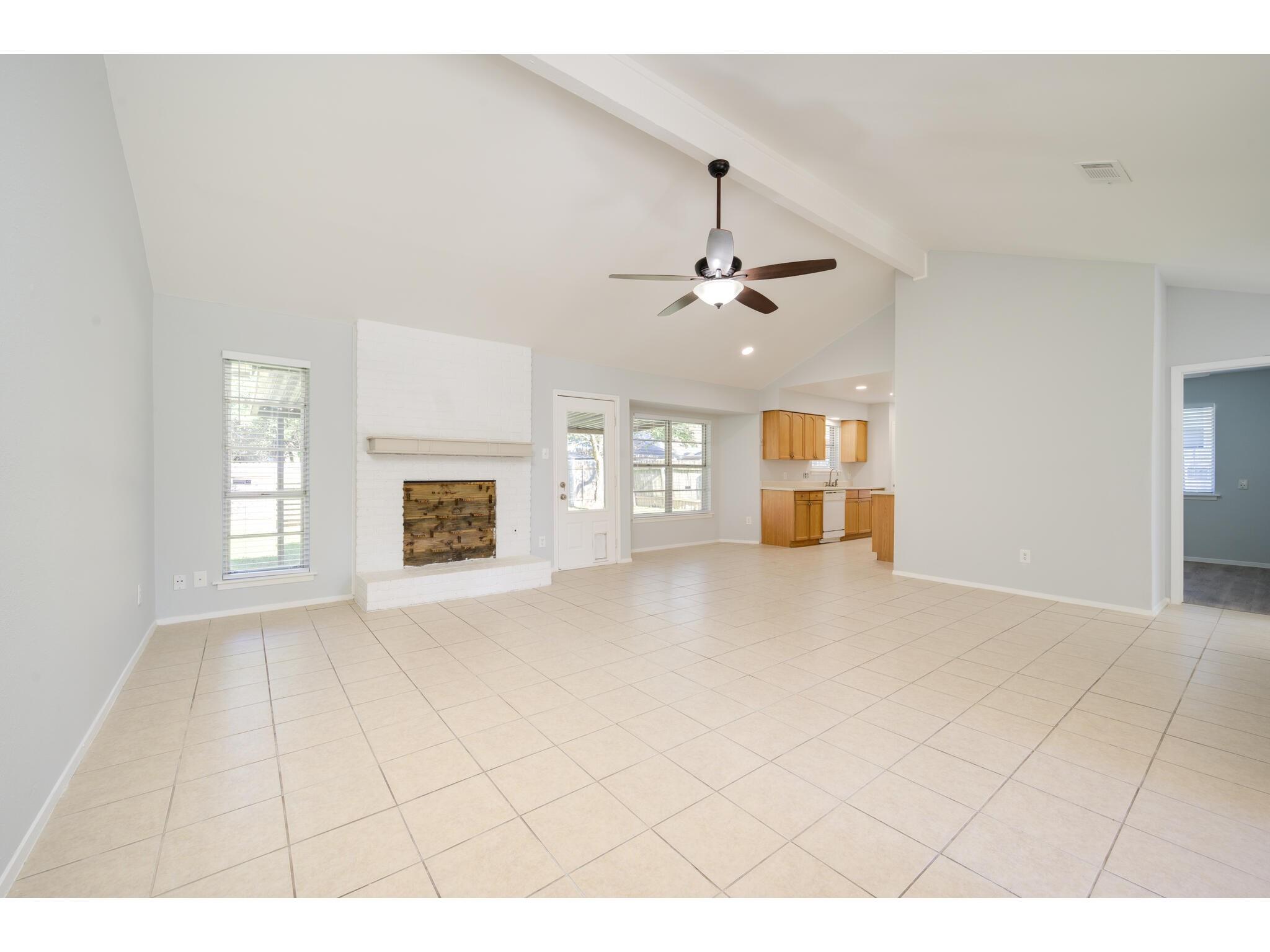 2104 Magazine St Property Photo 4