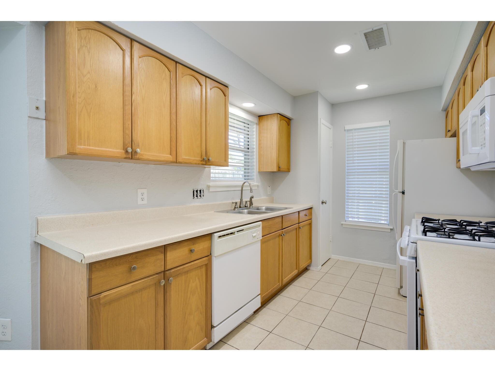 2104 Magazine St Property Photo 8